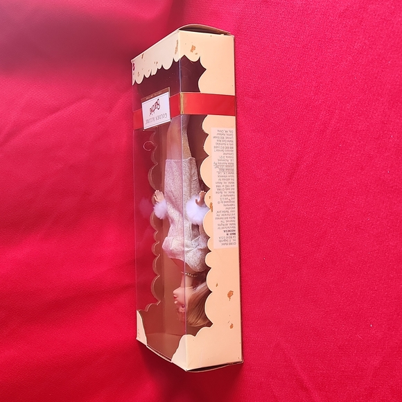 Barbie Golden Allure - Picture 3 of 4